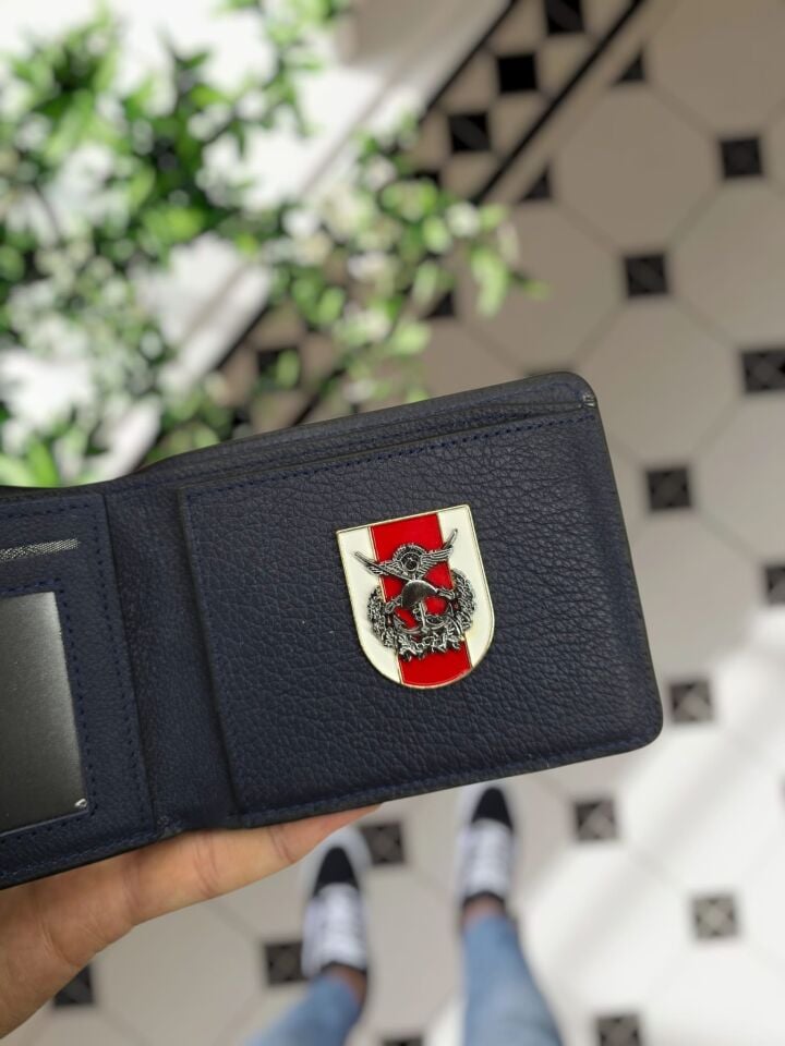 VİSSO 1236 TSK Rozetli HAKİKİ DERİ ÇANTA İSME ÖZEL KAĞIT PARA VE KİMLİK BÖLMELİ ERKEK VE KADIN CÜZDAN Lacivert Renk Türk Silahlı Kuvvetleri Metal Rozetli Deri Cüzdan Siyah Gutty