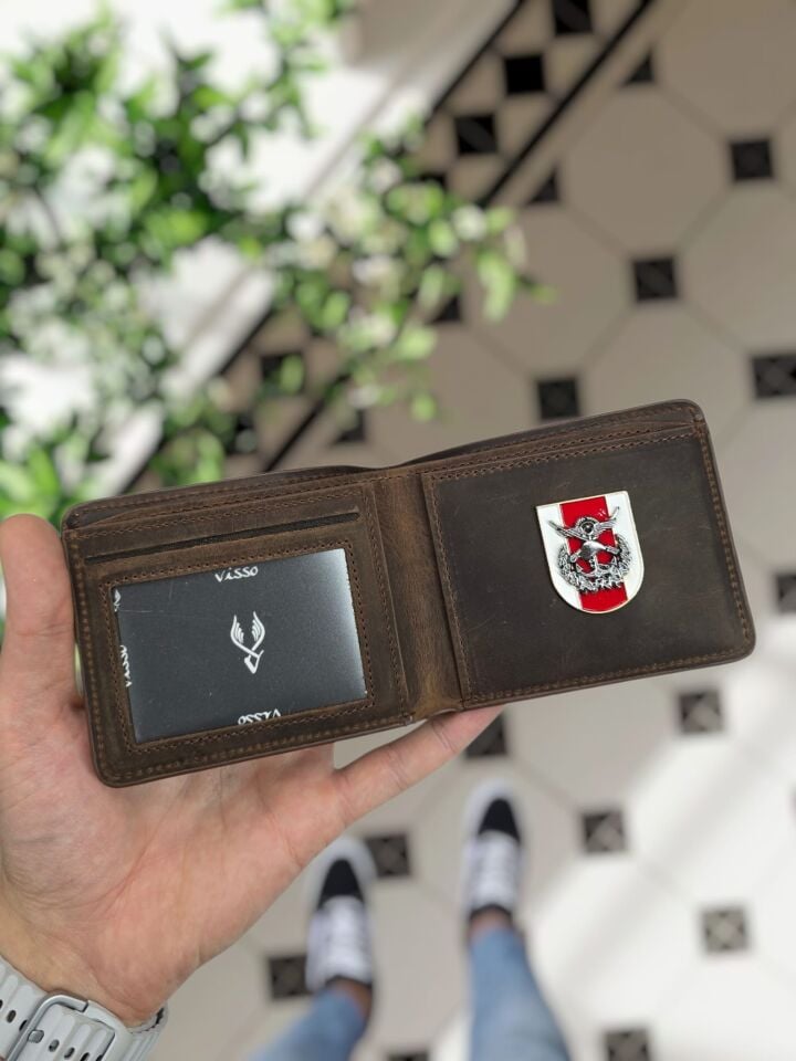 VİSSO 1236 TSK Rozetli HAKİKİ DERİ ÇANTA İSME ÖZEL KAĞIT PARA VE KİMLİK BÖLMELİ ERKEK VE KADIN  Türk Silahlı Kuvvetleri Metal Rozetli Deri Cüzdan  CÜZDAN Kahverengi Deri
