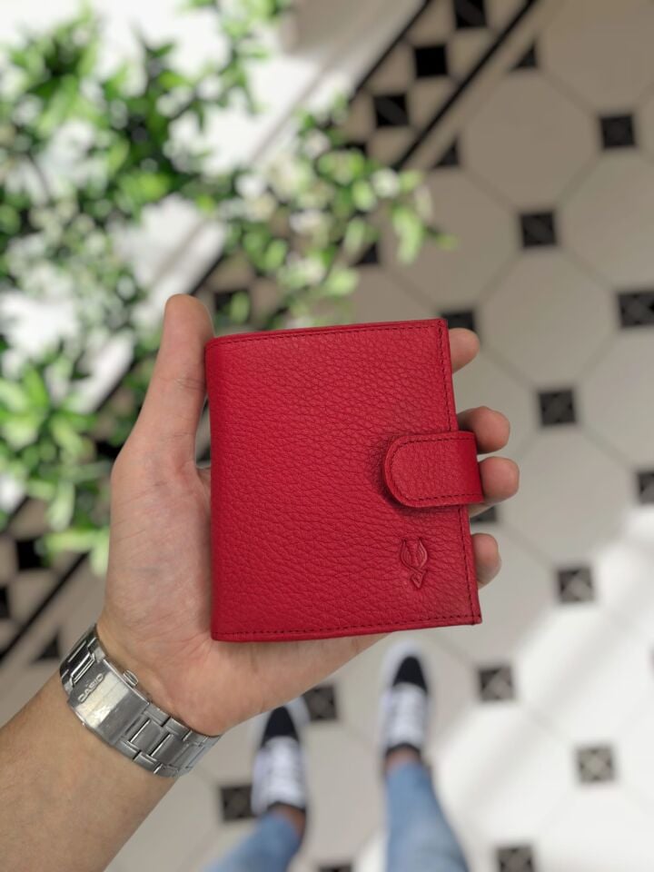 VİSSO 112 Kırmızı Renk Dıştan Çıtçıtlı Bozuk Para Cepli Unisex İsme Kişiye Özel Hakiki Deri Cüzdan Günlük Ve Özel Gün Hediye