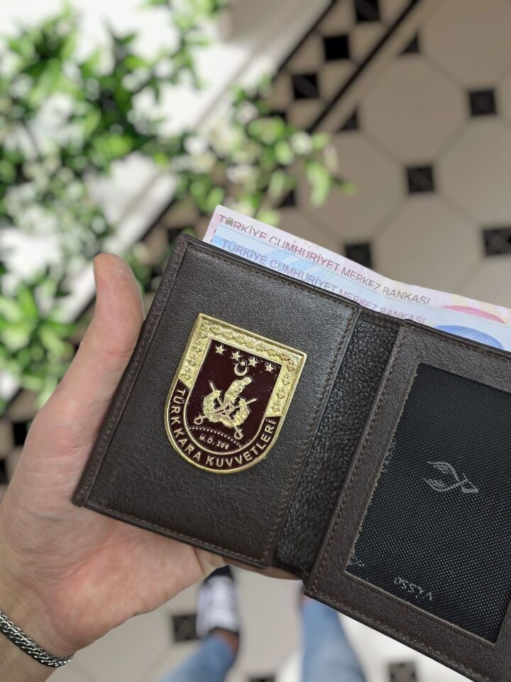 VİSSO 1131 Kara Kuvvetleri Rozetli HAKİKİ ORJİNAL DERİ ÇANTA  3 ADET KİMLİK KART GÖZLÜ FERMUARLI KADIN ERKEK CÜZDAN Kara Kuvvetleri METAL  ROZETLİ kahverengi