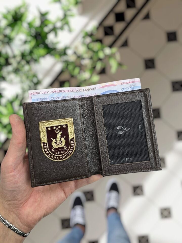 VİSSO 1131 Kara Kuvvetleri Rozetli HAKİKİ ORJİNAL DERİ ÇANTA  3 ADET KİMLİK KART GÖZLÜ FERMUARLI KADIN ERKEK CÜZDAN Kara Kuvvetleri METAL  ROZETLİ kahverengi