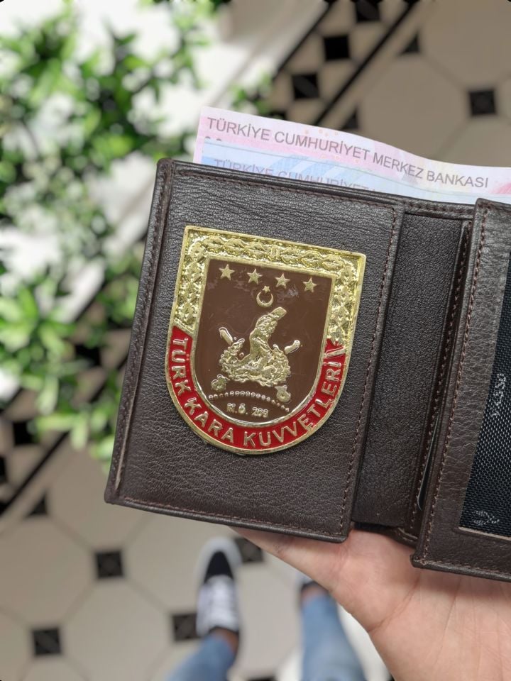 VİSSO 1131 HAKİKİ ORJİNAL DERİ ÇANTA  3 ADET KİMLİK KART GÖZLÜ FERMUARLI KADIN ERKEK CÜZDAN Kara Kuvvetleri METAL  ROZETLİ kahverengi