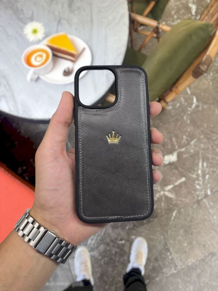 İphone 11 Uyumlu GRİ CRAYZ TAÇ LOGOLU Renk Deri Kılıf VİSSO Hakiki Deri İsme Özel Kişiselleştirme Kadın Erkek Kullanım Unisex Telefon Kılıfı