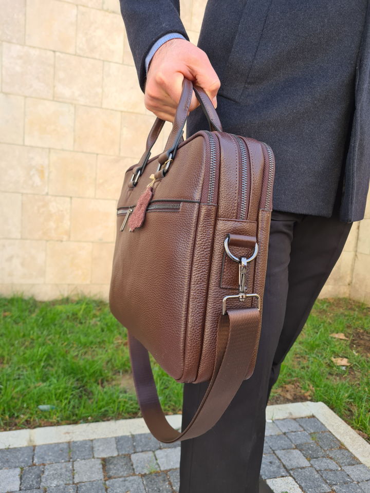 VİSSO 1071 Hakiki Deri Askılı Omuzda Ve Elde Taşınabilen Evrak & Notebook Laptop Çantası Kahverengi Deri