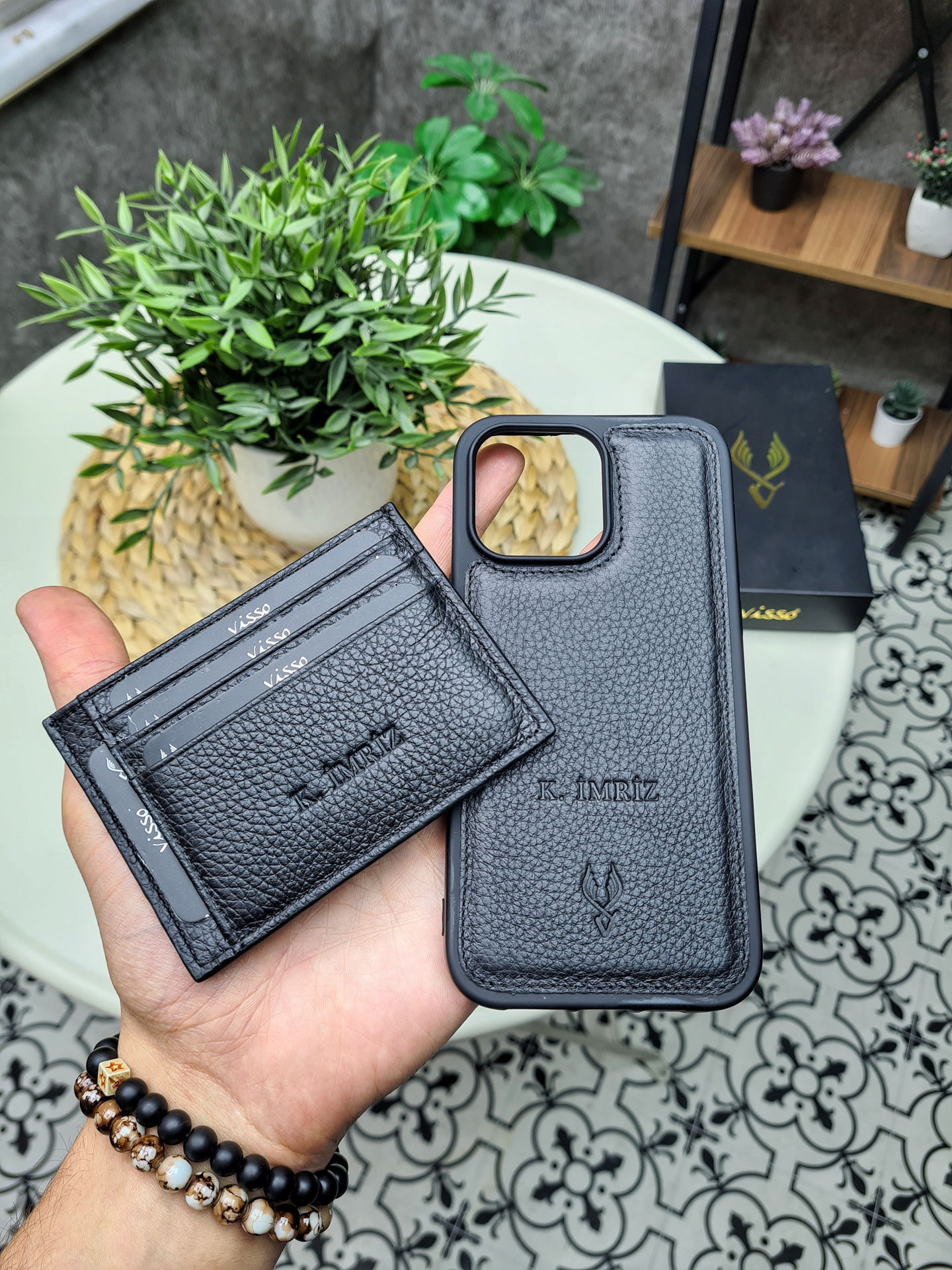 VİSSO 606 Hakiki Deri Çanta Kartlık + Telefon Kılıfı Kadın Erkek Deri Çanta Set  6 0 6 SİYAH gutty + KILIF VİSSO GERÇEK DERİ İPHONE SAMSUNG - Apple DERİ TELEFON KILIFI  Kişiye Özel İsim Baskılı Kadın Erkek Unisex Koruyucu Telefon Kılıfı