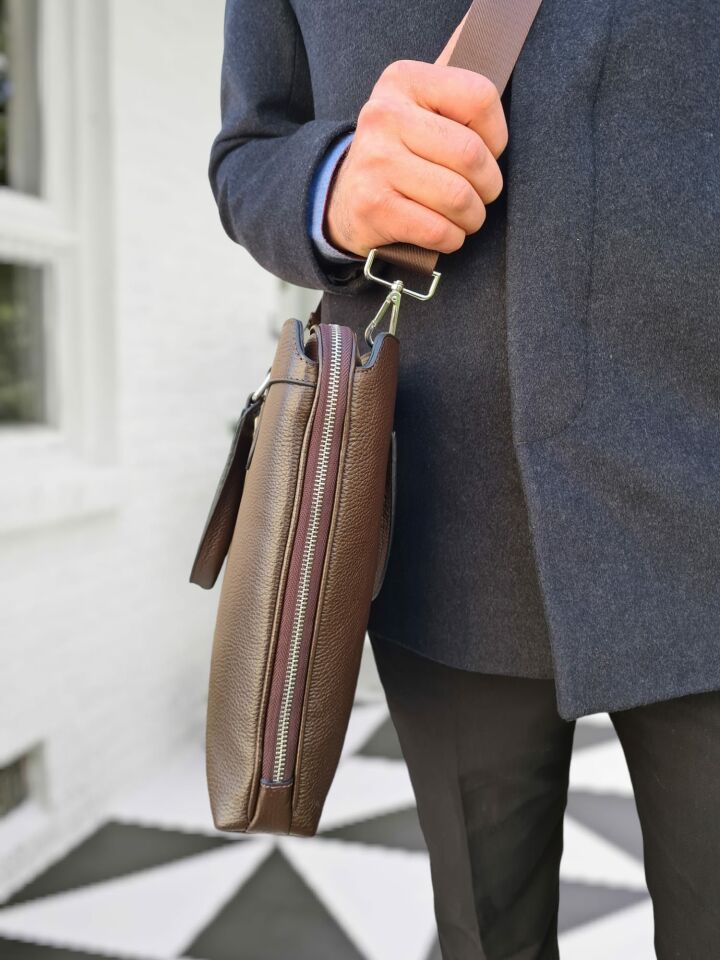 VİSSO 1072 Hakiki Deri Askılı Omuzda Ve Elde Taşınabilen Evrak & Notebook Laptop Çantası Kahverengi Deri