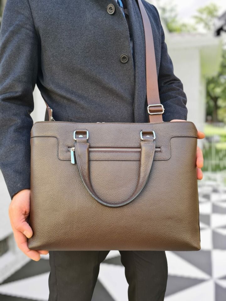 VİSSO 1072 Hakiki Deri Askılı Omuzda Ve Elde Taşınabilen Evrak & Notebook Laptop Çantası Kahverengi Deri