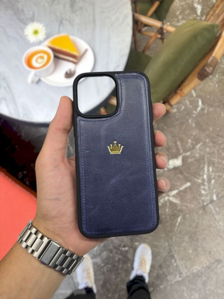 İphone 13 PRO MAX Uyumlu LACİVERT TAÇ LOGOLU Renk Deri Kılıf VİSSO Hakiki Deri İsme Özel Kişiselleştirme Kadın Erkek Kullanım Unisex Telefon Kılıfı