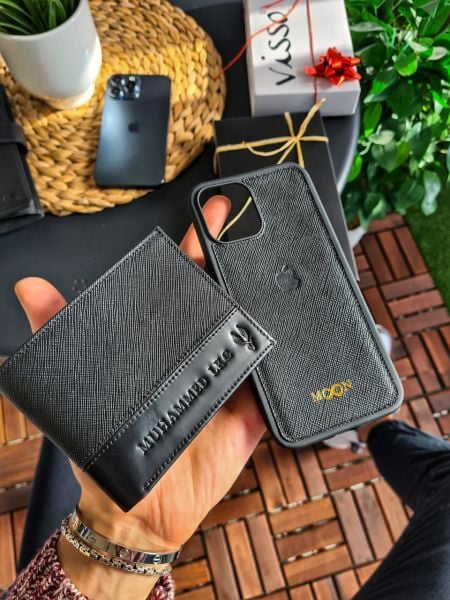 VİSSO 1272 HAKİKİ DERİ ÇANTA İSME ÖZEL SİYAH RENK  CÜZDAN VE DERİ TELEFON KILIFI VİSSO GERÇEK DERİ İPHONE   Apple DERİ TELEFON KILIFI  Kişiye Özel İsim Baskılı Kadın Erkek Unisex Koruyucu Telefon Kılıfı
