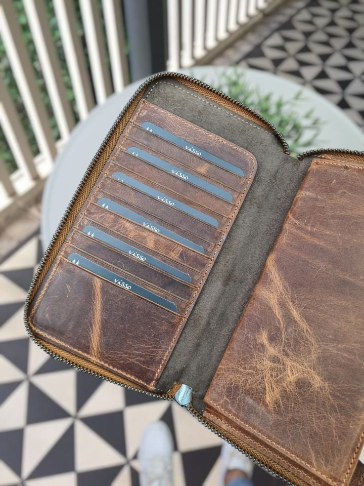 VİSSO 455 Hakiki Deri Fermuarlı El Çantası Pasaport Çantası Fındık Matrix + Telefon Kılıfı VİSSO GERÇEK DERİ İPHONE SAMSUNG - Apple DERİ TELEFON KILIFI  Kişiye Özel İsim Baskılı Kadın Erkek Unisex Koruyucu Telefon Kılıfı