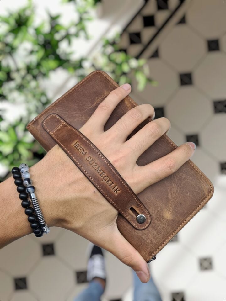 VİSSO 455 Hakiki Deri Fermuarlı El Çantası Pasaport Çantası Fındık Matrix + Telefon Kılıfı VİSSO GERÇEK DERİ İPHONE SAMSUNG - Apple DERİ TELEFON KILIFI  Kişiye Özel İsim Baskılı Kadın Erkek Unisex Koruyucu Telefon Kılıfı