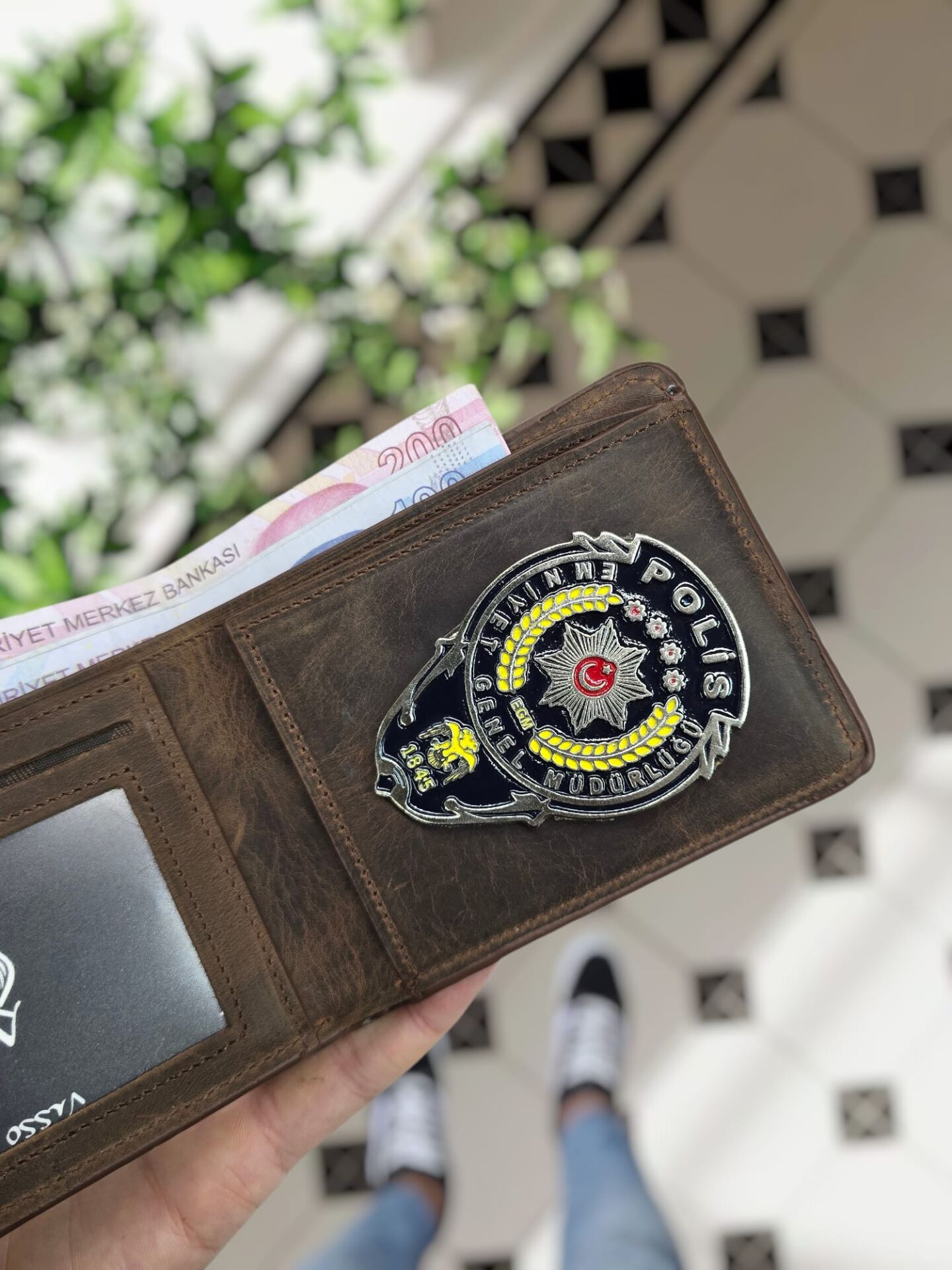 VİSSO 1236 Polis Rozetli HAKİKİ DERİ ÇANTA İSME ÖZEL KAHVE MATRİX POLİS ROZETLİ KAĞIT PARA VE KİMLİK BÖLMELİ ERKEK VE KADIN CÜZDAN