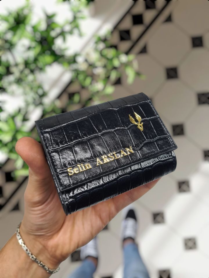 VİSSO 660 Hakiki Deri Kişiye Özel Akordeon Kartlık Model Deri Çanta Siyah Croco Yazldızlı
