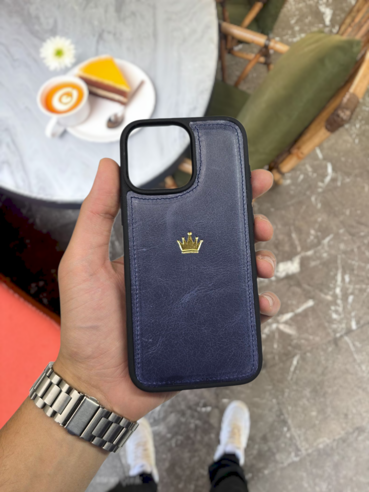 İphone 15 MODEL LACİVERT TAÇ LOGOLU Deri Kılıf VİSSO Hakiki Deri İsme Özel Kişiselleştirme Kadın Erkek Kullanım Unisex Telefon Kılıf