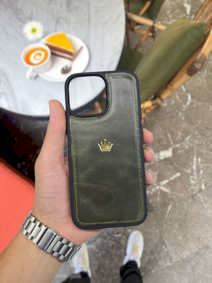 İphone 15 MODEL YEŞİL TAÇ LOGOLU Deri Kılıf VİSSO Hakiki Deri İsme Özel Kişiselleştirme Kadın Erkek Kullanım Unisex Telefon Kılıf