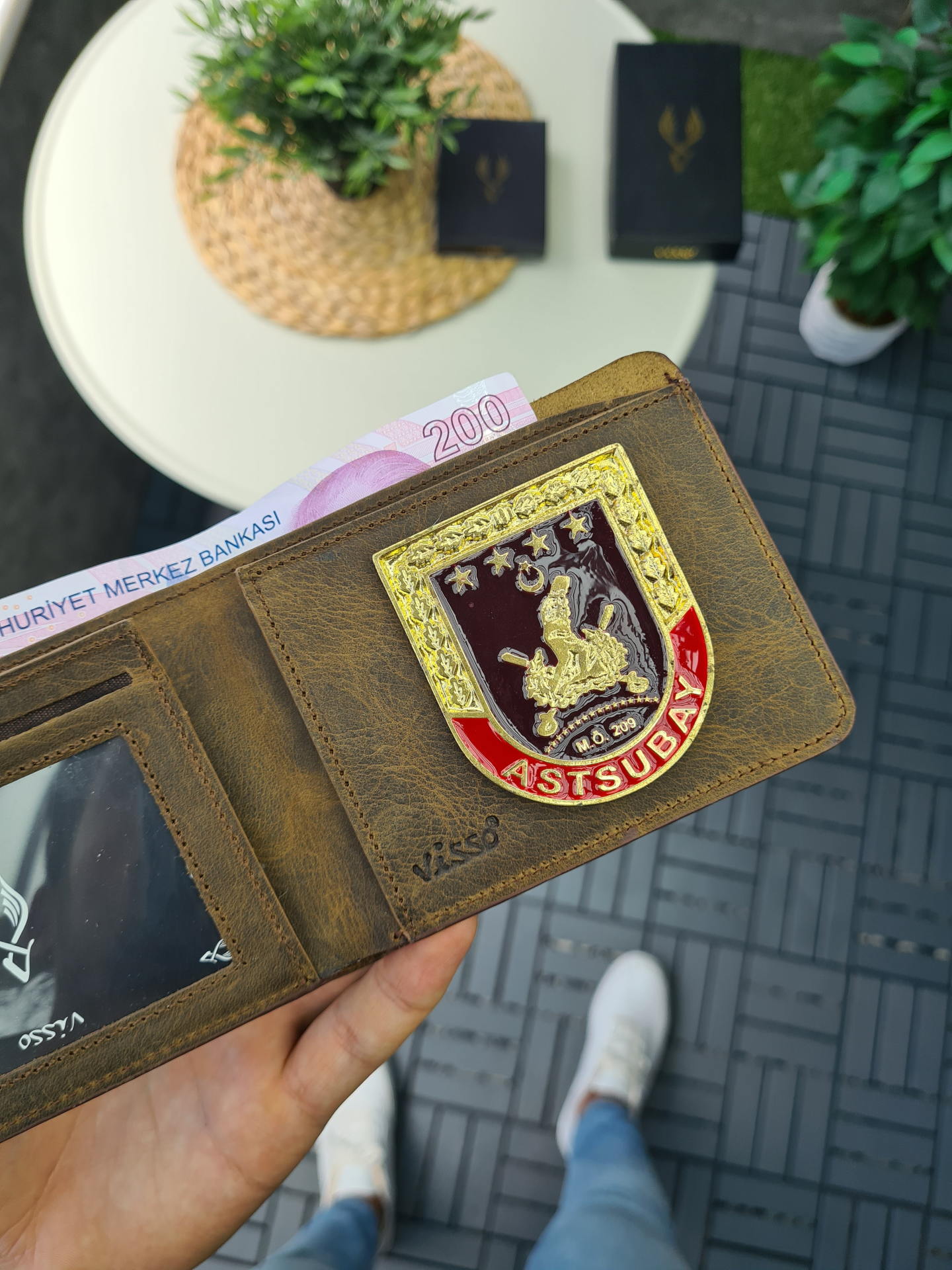 VİSSO 1236 HAKİKİ DERİ ÇANTA İSME ÖZEL KAHVE MATRİX ASTSUBAY ROZETLİ KAĞIT PARA VE KİMLİK BÖLMELİ ERKEK VE KADIN CÜZDAN