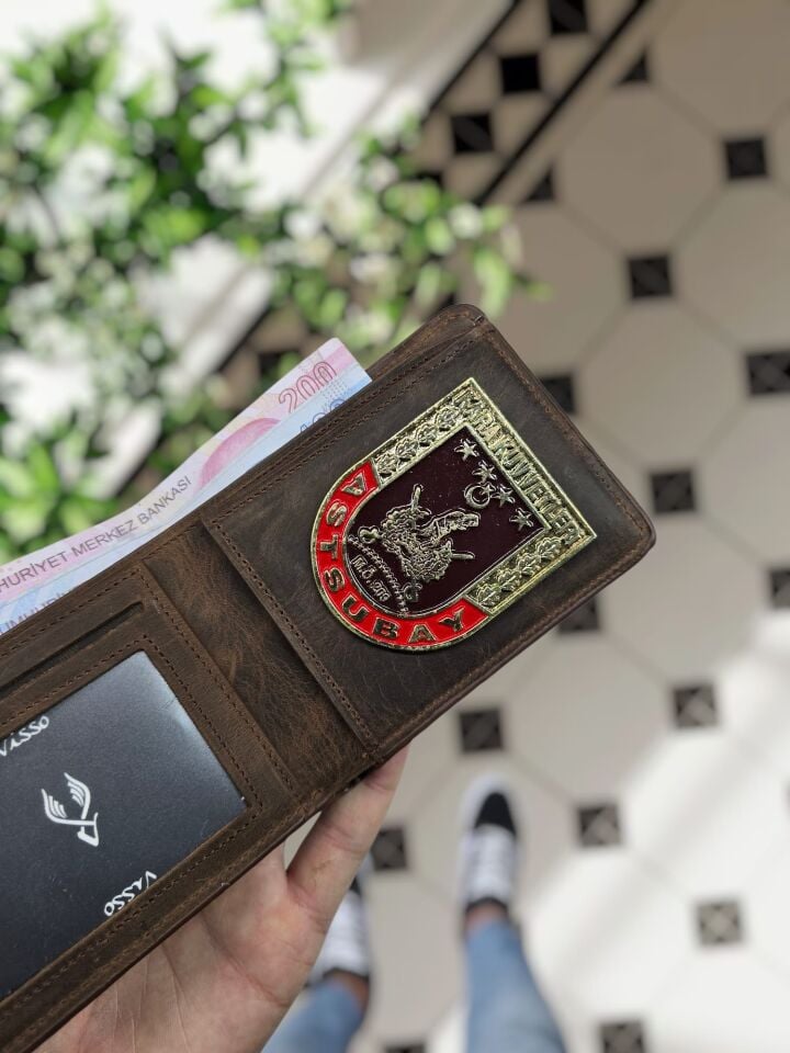 VİSSO 1236 Astsubay Rozetli HAKİKİ DERİ ÇANTA İSME ÖZEL KAHVE MATRİX ASTSUBAY ROZETLİ KAĞIT PARA VE KİMLİK BÖLMELİ ERKEK VE KADIN CÜZDAN