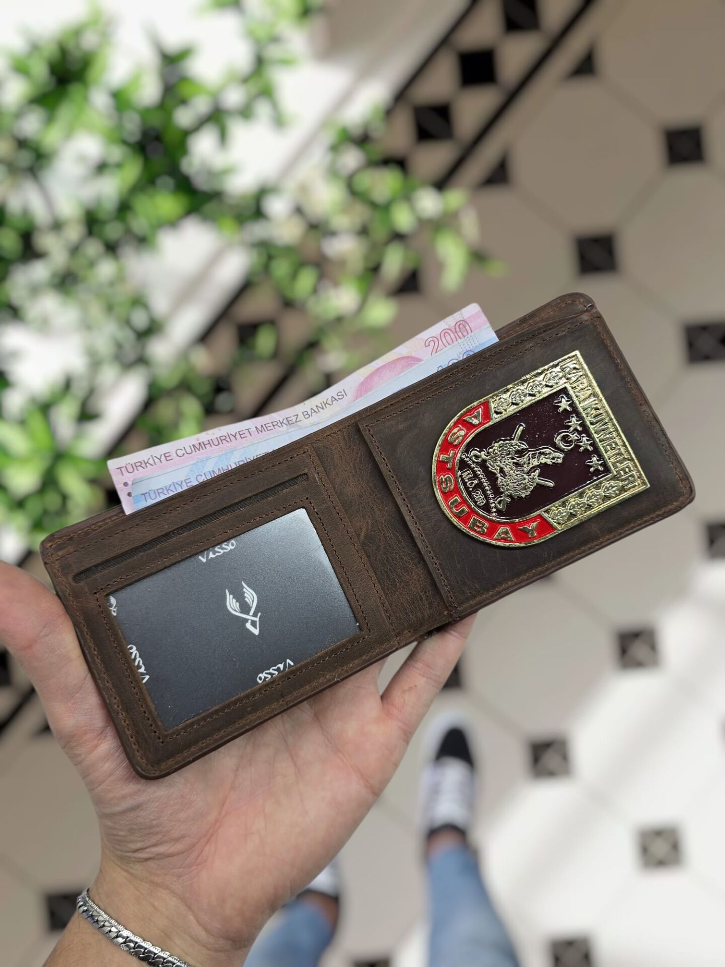 VİSSO 1236 Astsubay Rozetli HAKİKİ DERİ ÇANTA İSME ÖZEL KAHVE MATRİX ASTSUBAY ROZETLİ KAĞIT PARA VE KİMLİK BÖLMELİ ERKEK VE KADIN CÜZDAN