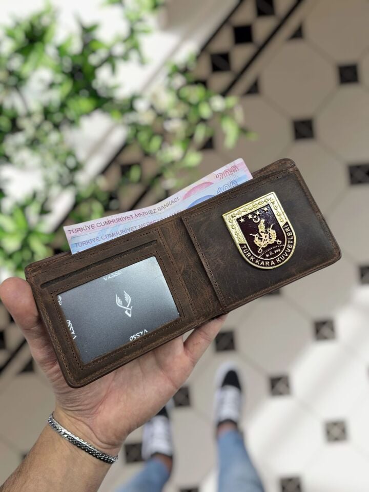 VİSSO 1236 Kara Kuvvetleri Rozetli HAKİKİ DERİ ÇANTA İSME ÖZEL KAHVE MATRİX KARA KUVVETLERİ KOMUTANLIĞI ROZETLİ KAĞIT PARA VE KİMLİK BÖLMELİ ERKEK VE KADIN CÜZDAN