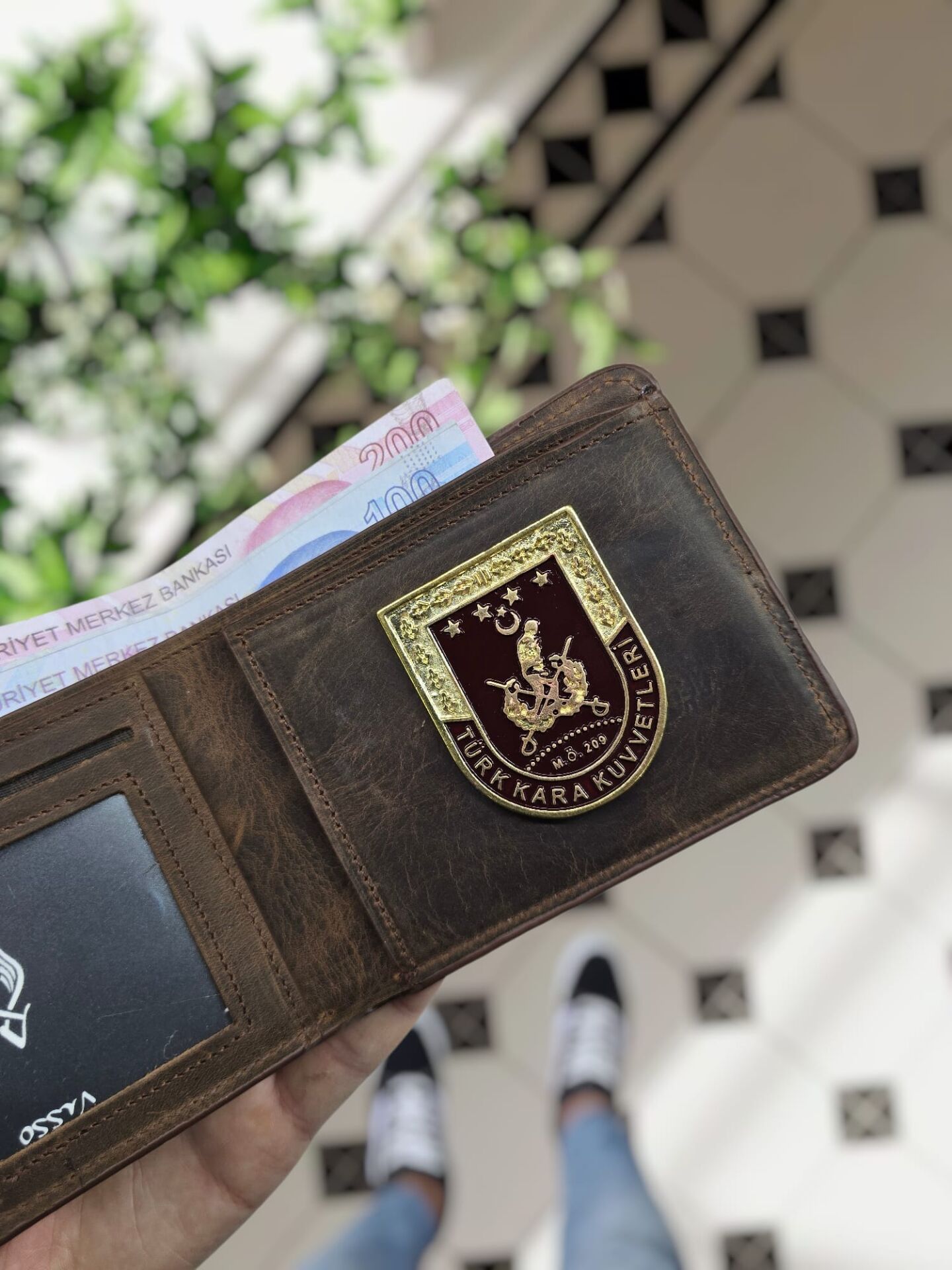 VİSSO 1236 Kara Kuvvetleri Rozetli HAKİKİ DERİ ÇANTA İSME ÖZEL KAHVE MATRİX KARA KUVVETLERİ KOMUTANLIĞI ROZETLİ KAĞIT PARA VE KİMLİK BÖLMELİ ERKEK VE KADIN CÜZDAN