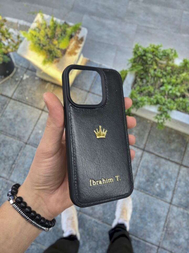 İphone 15 PLUS model CAPTAİN BLACK TAÇ LOGOLU Deri Kılıf VİSSO Hakiki Deri İsme Özel Kişiselleştirme Kadın Erkek Kullanım Unisex Telefon Kılıf