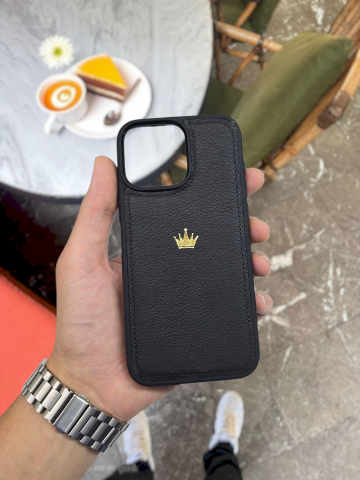 İphone 15 PLUS model  SİYAH GUTTY YALDIZLI TAÇ LOGO Deri Kılıf VİSSO Hakiki Deri İsme Özel Kişiselleştirme Kadın Erkek Kullanım Unisex Telefon Kılıf
