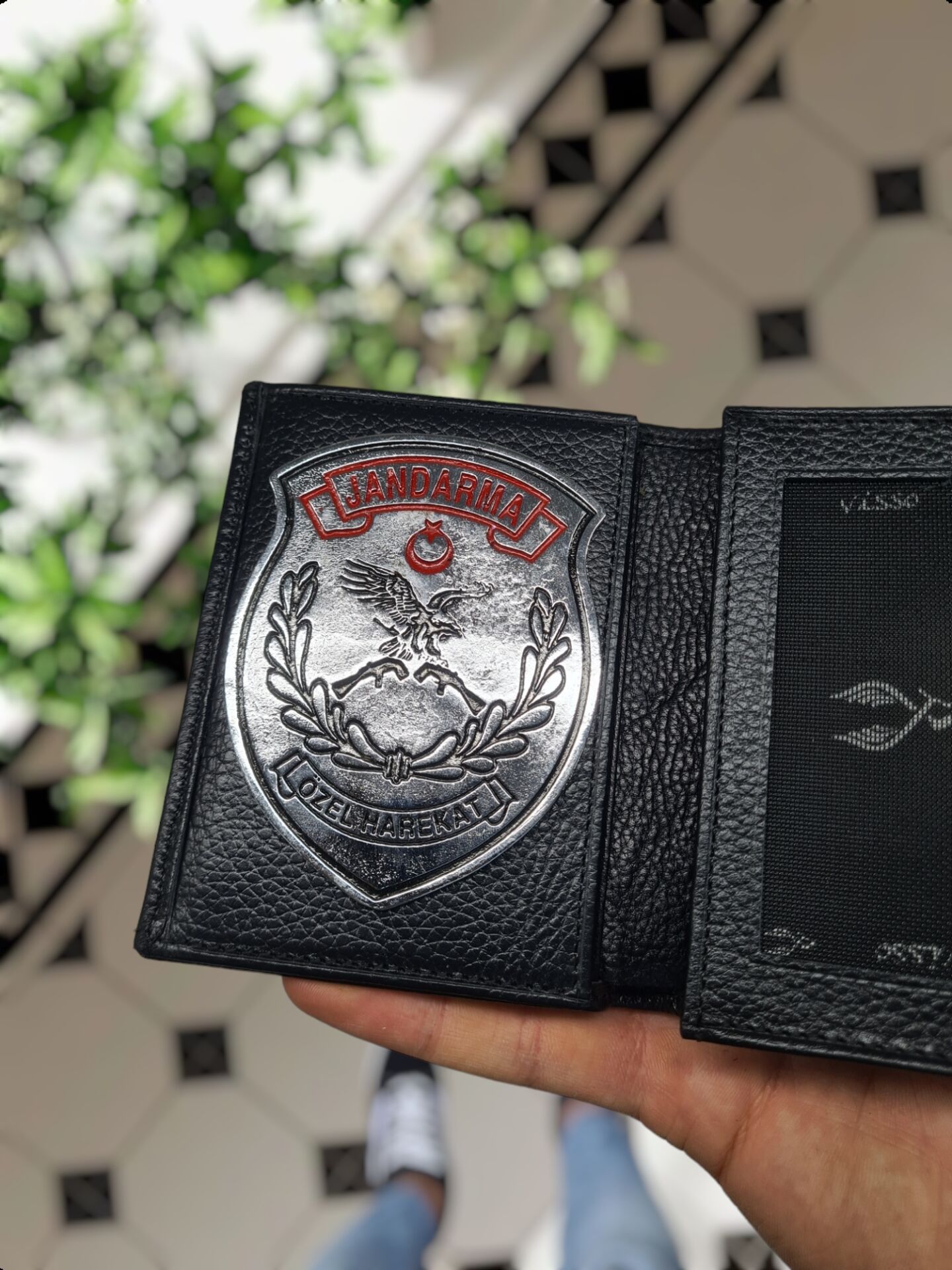 VİSSO 1131 HAKİKİ ORJİNAL DERİ ÇANTA SİYAH RENK 3 ADET KİMLİK KART GÖZLÜ  JANDARMA ÖZEL HAREKAT ROZETLİ KADIN ERKEK CÜZDAN