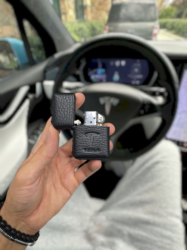 VİSSO Visso 1933 Hakiki Dana Derisi El Yapımı ZİPPO Tarzı Benzinli Çakmak Kılıfı ve Zippo Tarzı Çakmak SİYAH GUTTY TESLA LOGO