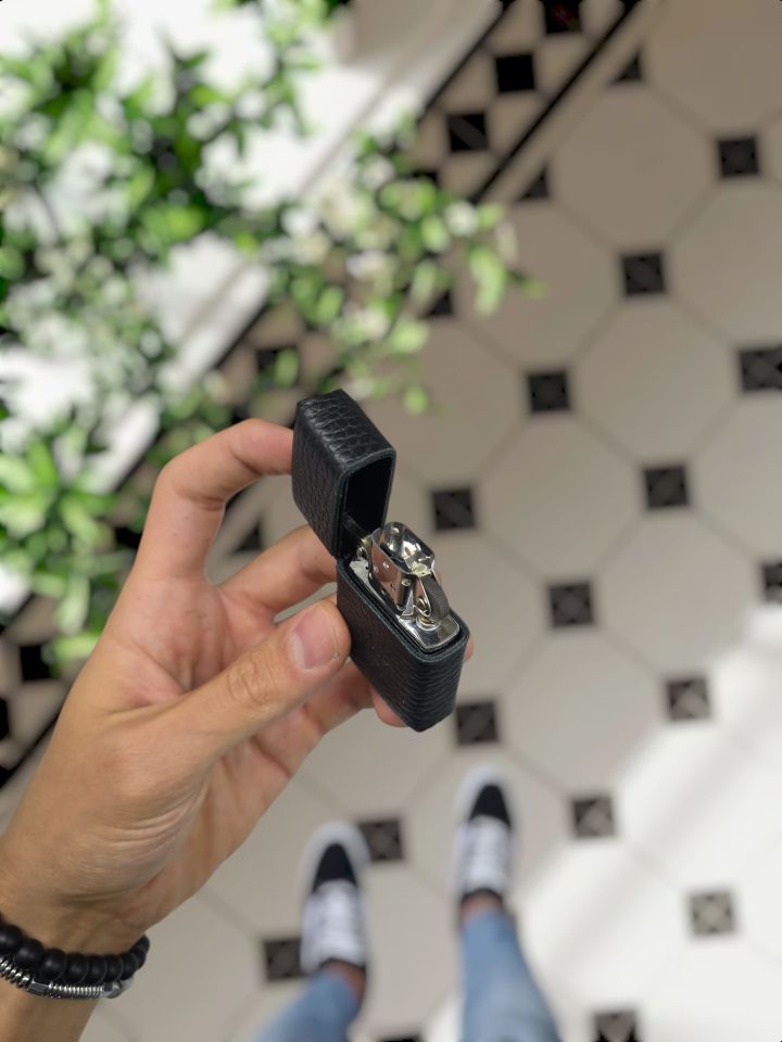 VİSSO Visso 1933 Hakiki Dana Derisi El Yapımı ZİPPO Tarzı Benzinli Çakmak Kılıfı ve Zippo Tarzı Çakmak SİYAH GUTTY Taç Logo