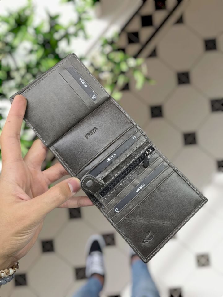 VİSSO 114 HAKİKİ DERİ ÇANTAİSME ÖZEL ÜÇ KİMLİK KART BÖLMELİ  FERMUARLI KADIN ERKEK ÇITIÇITLI CÜZDAN GRİ NATURAL CÜZDAN Tuğra Logolu