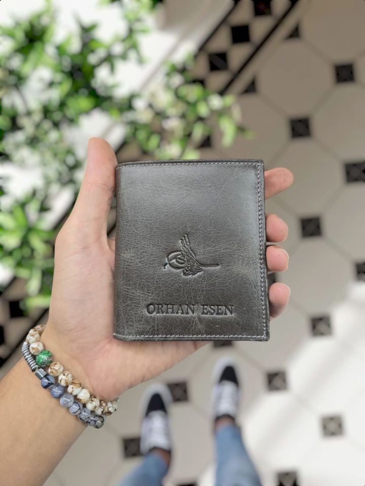 VİSSO 114 HAKİKİ DERİ ÇANTAİSME ÖZEL ÜÇ KİMLİK KART BÖLMELİ  FERMUARLI KADIN ERKEK ÇITIÇITLI CÜZDAN GRİ NATURAL CÜZDAN Tuğra Logolu