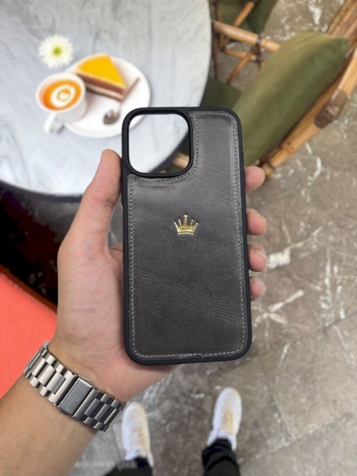 İphone 16 PRO model  GRİ CRAYZ TAÇ LOGO Deri Kılıf VİSSO Hakiki Deri İsme Özel Kişiselleştirme Kadın Erkek Kullanım Unisex Telefon Kılıf