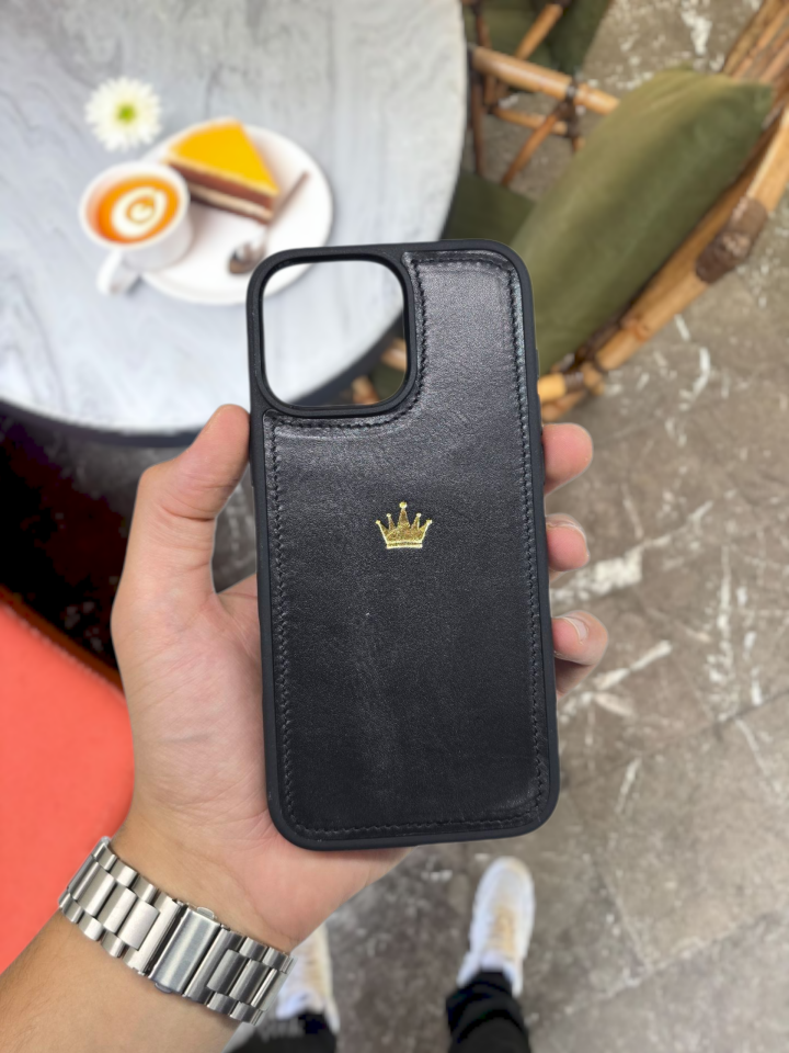 İphone 16 PRO MAX model CAPTAİN BLACK TAÇ LOGOLU Deri Kılıf VİSSO Hakiki Deri İsme Özel Kişiselleştirme Kadın Erkek Kullanım Unisex Telefon Kılıf