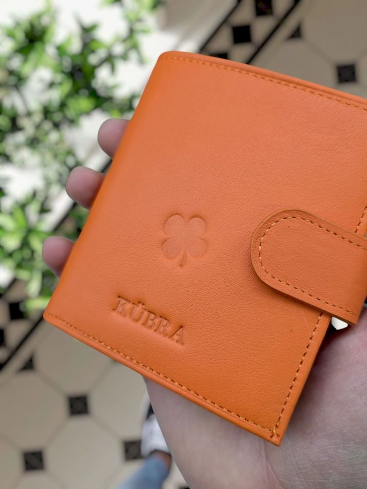 Yonca Logolu VİSSO 112 HAKİKİ DERİ ÇANTA İSME ÖZEL KADIN ERKEK ÇITIÇITLI FERMUARLI  Turuncu NAPA Yonca Logolu