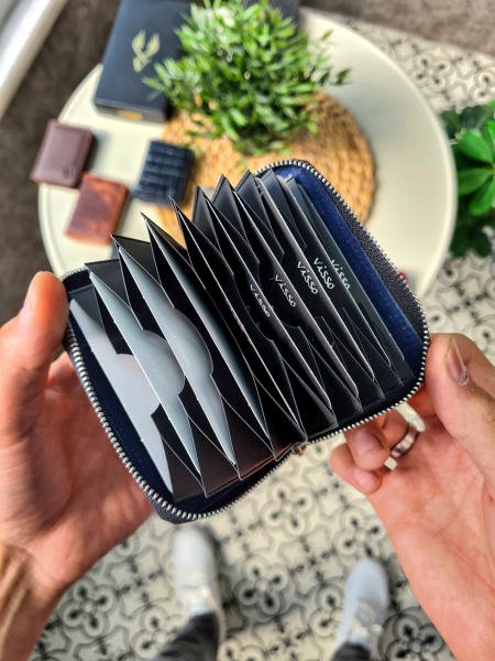 VİSSO 661 GERÇEK DERİ ÇANTA SAKS MAVİ CROCO İSME ÖZEL  KCROCO ERKEK VE KADIN İÇİN FERMUARLI AKORDİYON-YELPAZE KREDİ KARTLIK MODEL