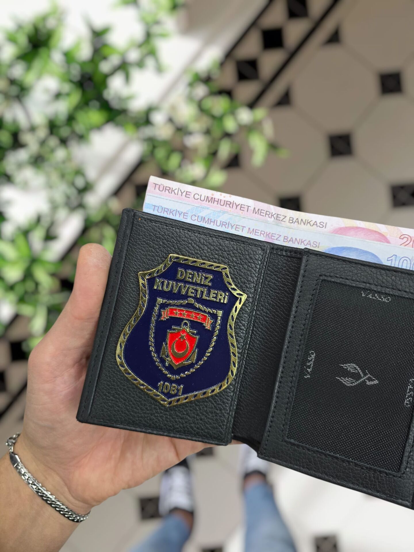 VİSSO 1131 Deniz Kuvvetleri Rozetli HAKİKİ ORJİNAL DERİ ÇANTA SİYAH RENK 3 ADET KİMLİK KART GÖZLÜ FERMUARLI DENİZ KUVVETLERİ KOMUTANLIĞI ROZETLİ KADIN ERKEK CÜZDAN