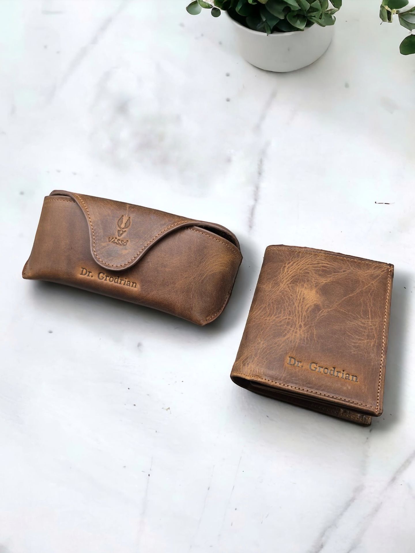 VİSSO 114 HAKİKİ DERİ ÇANTA  İSME ÖZEL ÜÇ KİMLİK KART BÖLMELİ  FERMUARLI KADIN ERKEK ÇITIÇITLI CÜZDAN + Gözlük Kılıfı