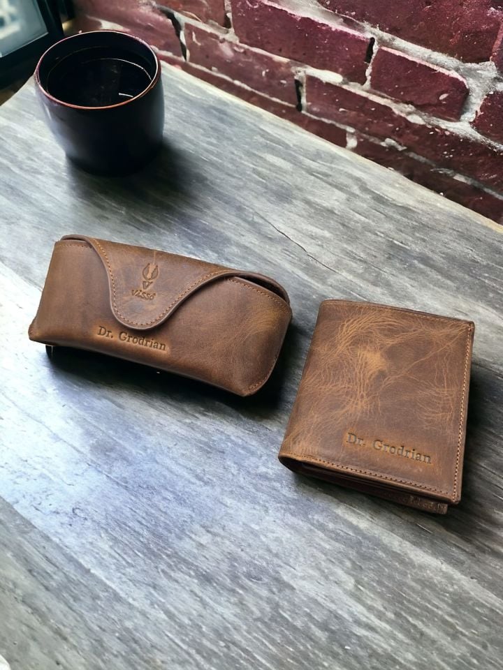 VİSSO 114 HAKİKİ DERİ ÇANTA  İSME ÖZEL ÜÇ KİMLİK KART BÖLMELİ  FERMUARLI KADIN ERKEK ÇITIÇITLI CÜZDAN + Gözlük Kılıfı