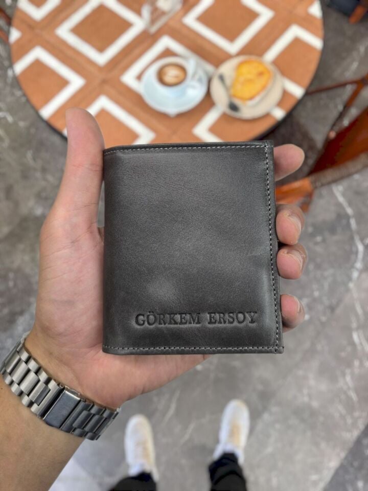 VİSSO 114 HAKİKİ DERİ ÇANTA İSME ÖZEL ÜÇ KİMLİK KART BÖLMELİ  FERMUARLI KADIN ERKEK ÇITIÇITLI CÜZDAN GRİ NATURAL CÜZDAN + Hakiki Deri Kılıf APPLE LOGOLU