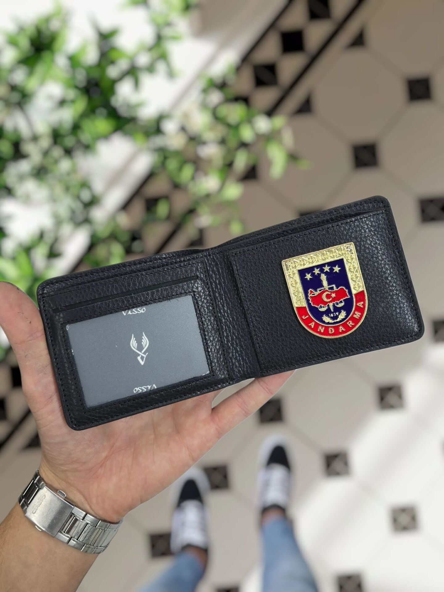 VİSSO 1236 Jandarma Rozetli HAKİKİ DERİ ÇANTA İSME ÖZEL Jandarma ROZETLİ KAĞIT PARA VE KİMLİK BÖLMELİ ERKEK VE KADIN CÜZDAN Siyah Gutty