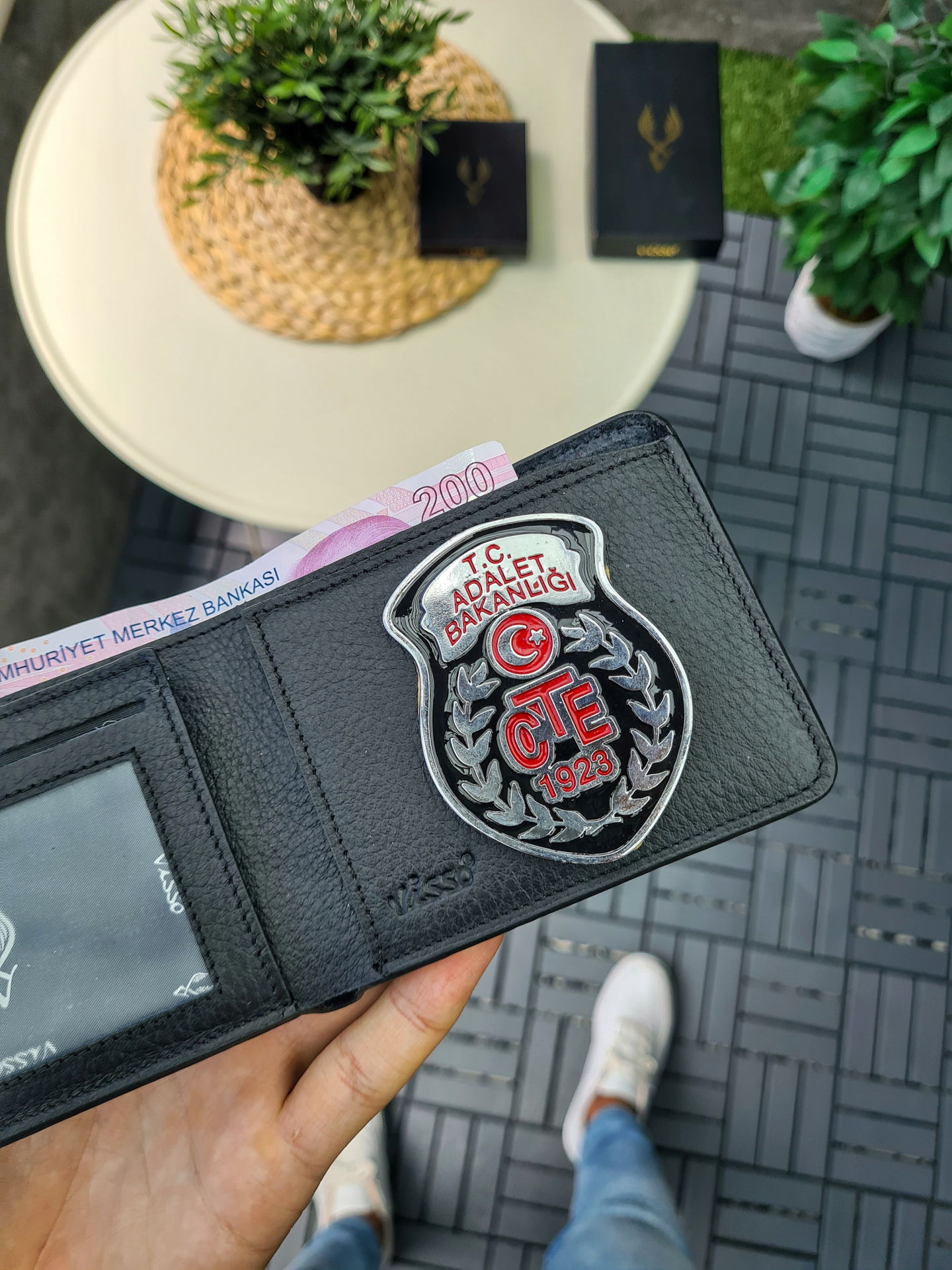 VİSSO 1236 HAKİKİ DERİ ÇANTA İSME ÖZEL Ceza İnfaz Gardiyan ROZETLİ KAĞIT PARA VE KİMLİK BÖLMELİ ERKEK VE KADIN CÜZDAN Siyah Gutty