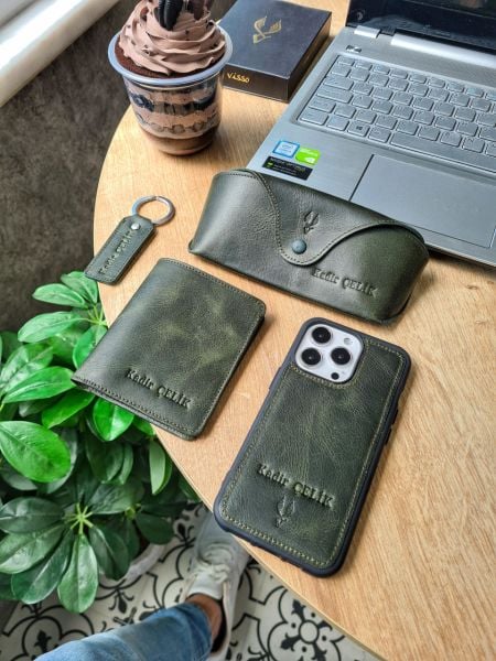VİSSO 316 Hakiki Deri Set Cüzdan + Telefon kılıfı + Gözlük kılıfı + Anahtarlık Deri Çanta VİSSO GERÇEK DERİ İPHONE SAMSUNG - Apple DERİ TELEFON KILIFI  Kişiye Özel İsim Baskılı Kadın Erkek Unisex Koruyucu Telefon Kılıfı