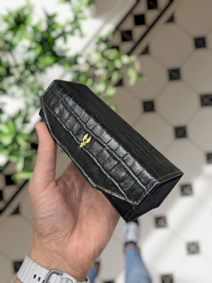 Visso 889 YEŞİL RENK CROCO Gözlük Kılıfı İsme Özel Hakiki Dana Derisi İçi Kadife Mıknatıslı Kilit Kapaklı  Çok Amaçlı Takı Ziynet Pırlanta Elmas İçin Deri Mini Kutu Her Model Gözlük Kılıfı  YEŞİL RENK CROCO DERİ