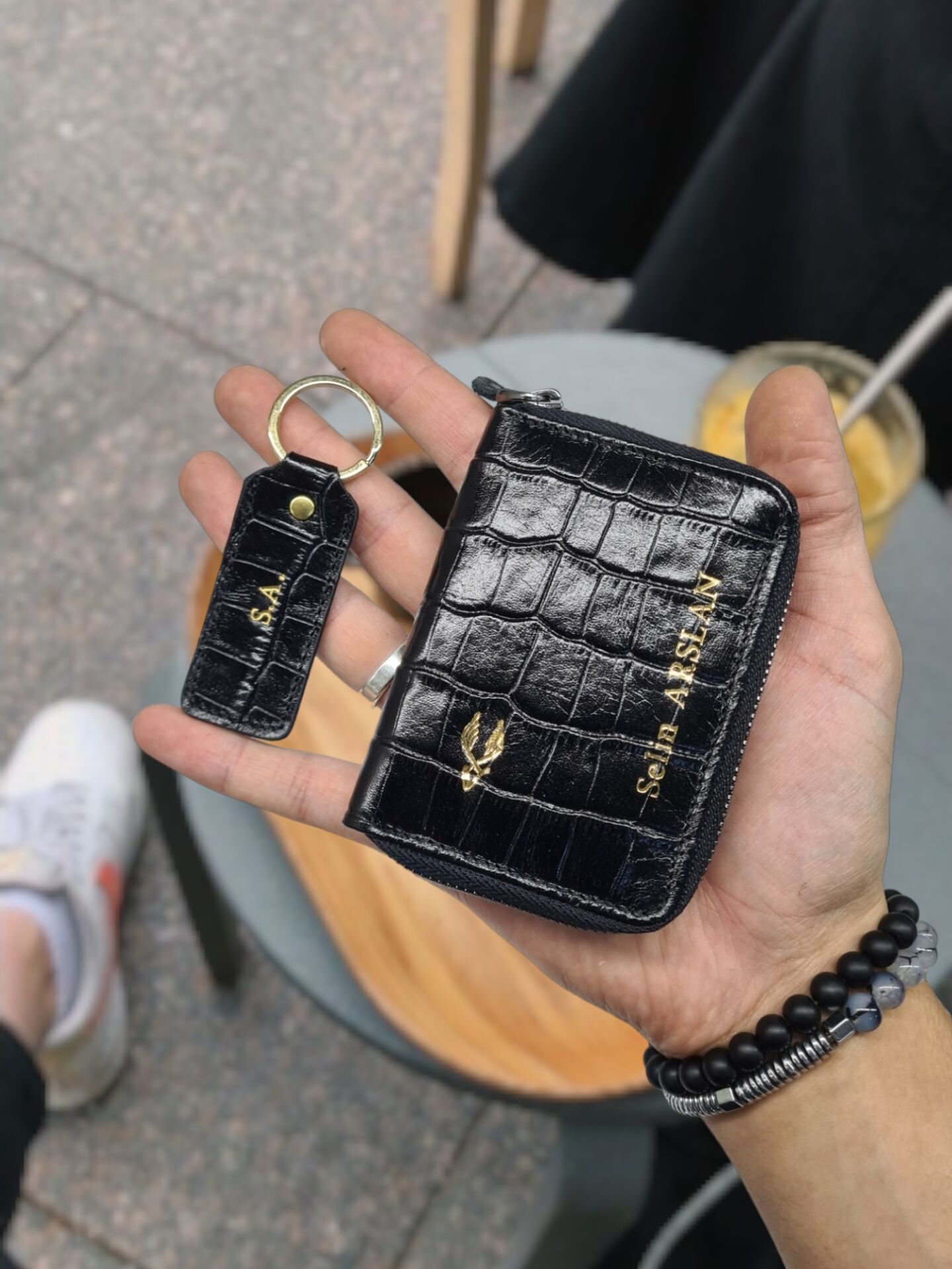 VİSSO 661 GERÇEK DERİ ÇANTA İSME ÖZEL  KCROCO ERKEK VE KADIN İÇİN FERMUARLI AKORDİYON-YELPAZE KREDİ KARTLIK MODEL ESKİTME  SİYAH Croco +  Anahtarlık