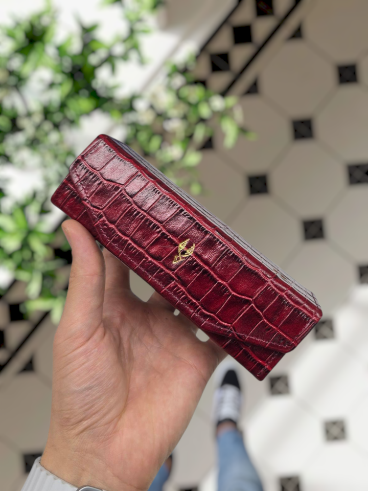 Visso 889 BORDO RENK CROCO Gözlük Kılıfı İsme Özel Hakiki Dana Derisi İçi Kadife Mıknatıslı Kilit Kapaklı  Çok Amaçlı Takı Zinet Pırlanta Elmas İçin Deri Mini Kutu Her Model Gözlük Kılıfı  BORDO RENK CROCO DERİ