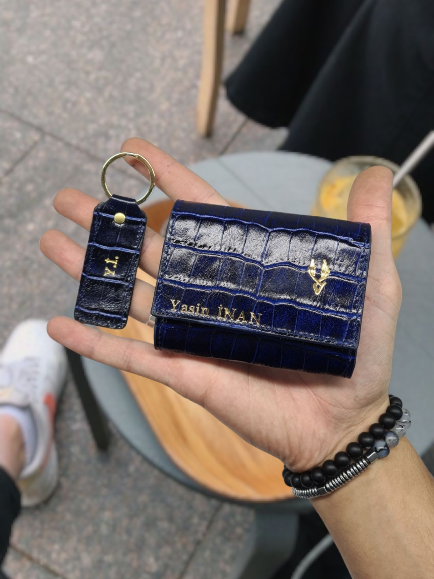 VİSSO  660 HAKİKİ DERİ ÇANTA İSME ÖZEL GÜÇLÜ MIKNATISLI KİLİT AKORDİYON YELPAZE KARTLIK CÜZDAN ERKEK KADIN MODELİ Lacivert Croco + Anahtarlık