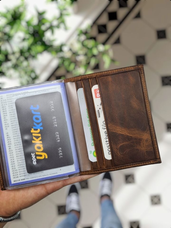 TOYOTA VİSSO 1904 Hakiki Deri Araç Ruhsat Kılıf İsme Özel Çanta Erkek Kadın Modeli  TOYOTA  FINDIK KAHVERENGİ + ANAHTARLIK