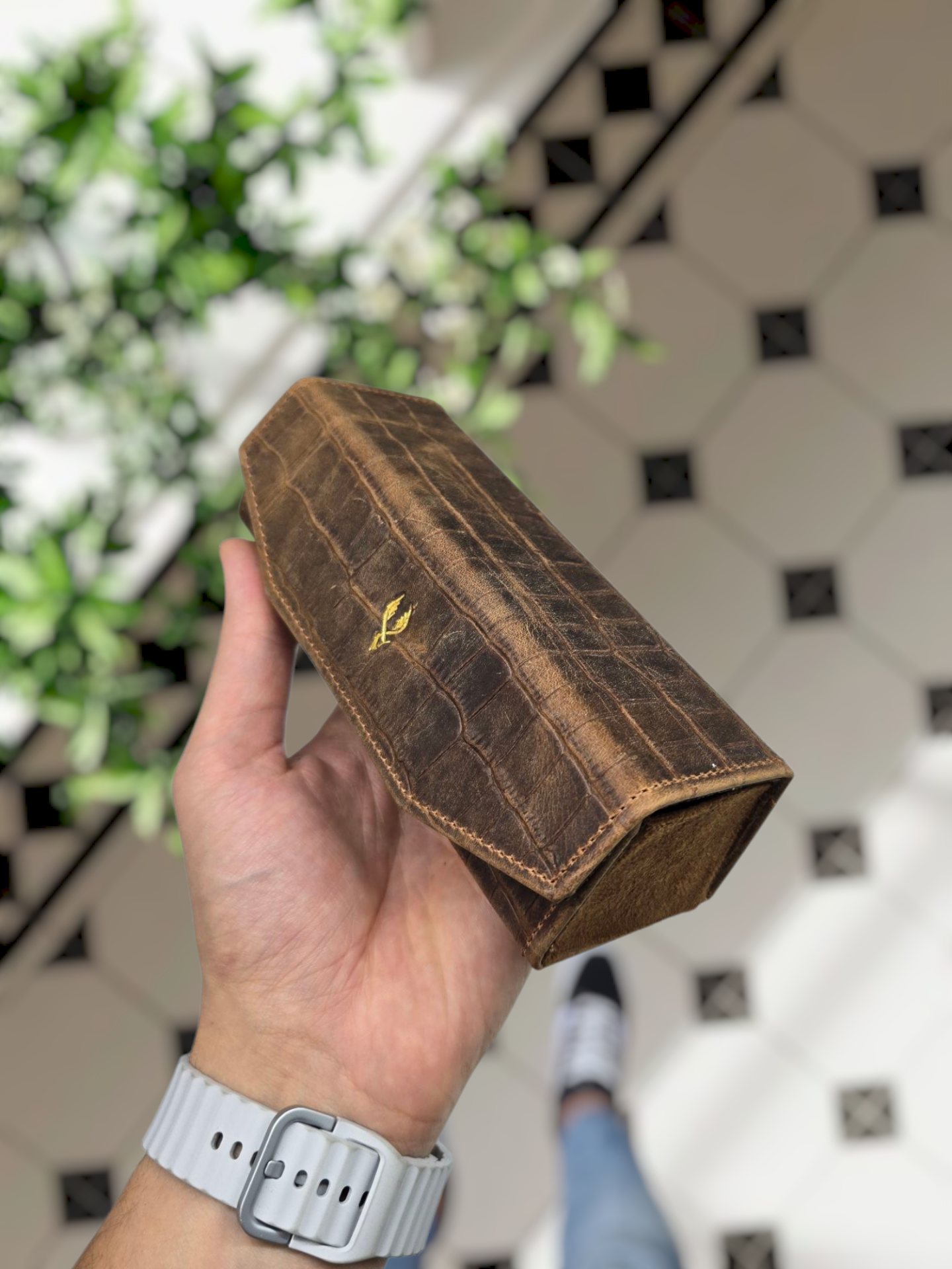 Visso 889 ESKİTME KAHVE RENK CROCO DERİ Gözlük Kılıfı İsme Özel Hakiki Dana Derisi İçi Kadife Mıknatıslı Kilit Kapaklı  Çok Amaçlı Takı Ziynet Pırlanta Elmas İçin Deri Mini Kutu Her Model Gözlük Kılıfı ESKİTME KAHVE RENK CROCO DERİ