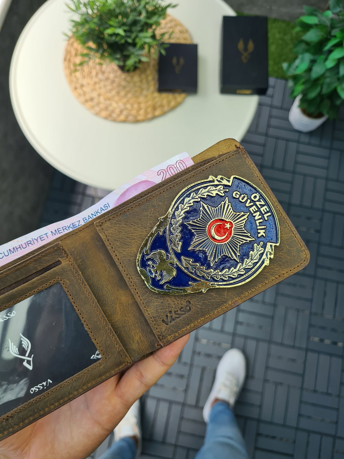 VİSSO 1236 HAKİKİ DERİ ÇANTA İSME ÖZEL Özel Güvenlik ROZETLİ KAĞIT PARA VE KİMLİK BÖLMELİ ERKEK VE KADIN CÜZDAN Kahve Matrix