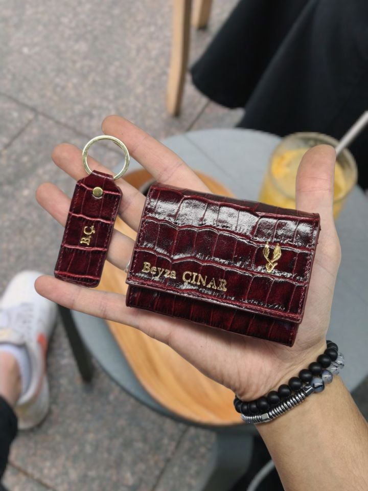 VİSSO 660 HAKİKİ DERİ ÇANTA İSME ÖZEL GÜÇLÜ MIKNATISLI KİLİT AKORDİYON YELPAZE KARTLIK CÜZDAN ERKEK KADIN MODELİ Bordo Croco + Anahtarlık
